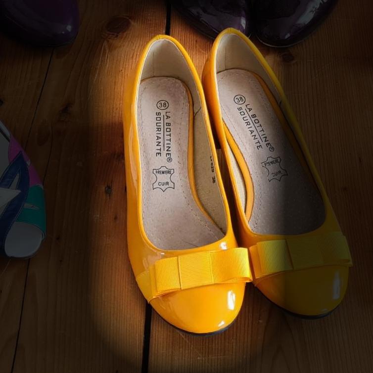 La Bottine Sourriante Yellow Pump Shoe