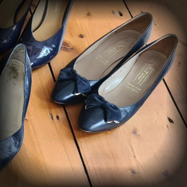 Navy Blue Bow Low Heels