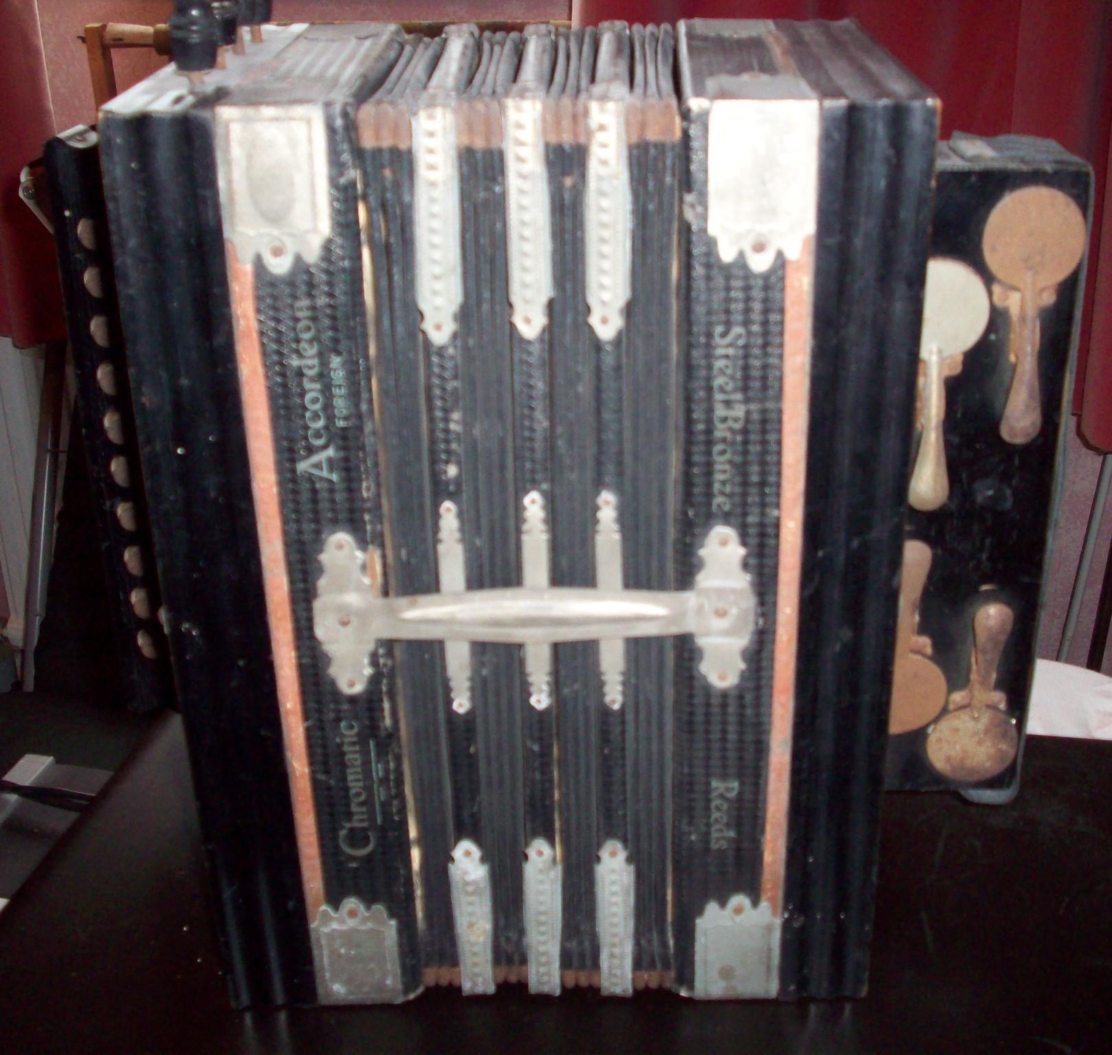 Accordion (2 row 4 stop 4 bass German melodeon)