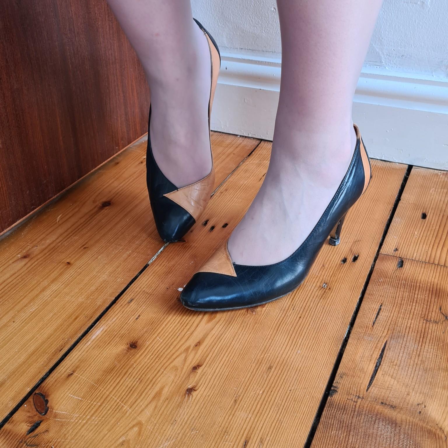 Two-tone Loe Heeled Court Shoe 2